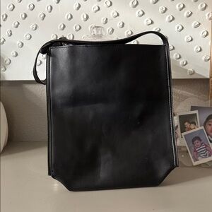 Elegant Black Men's Messenger Bag